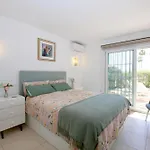 West Family Mostaza * Estepona