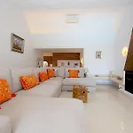 West Family Mostaza Villa *