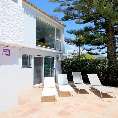 West Family Mostaza Villa Estepona