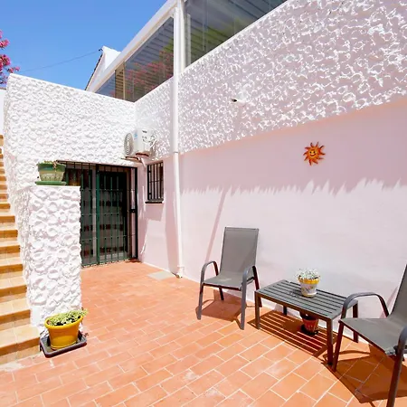 West Family Mostaza Villa