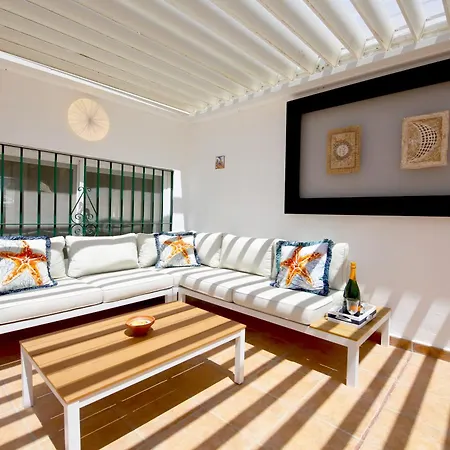 West Family Mostaza Villa Estepona