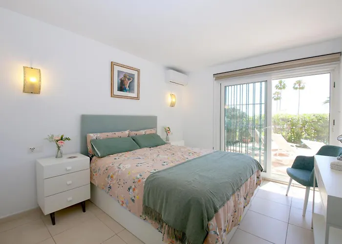 West Family Mostaza * Estepona