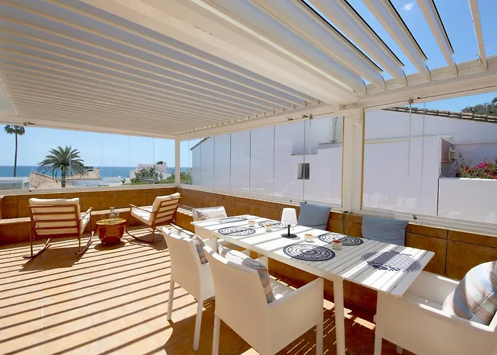 West Family Mostaza Villa Estepona