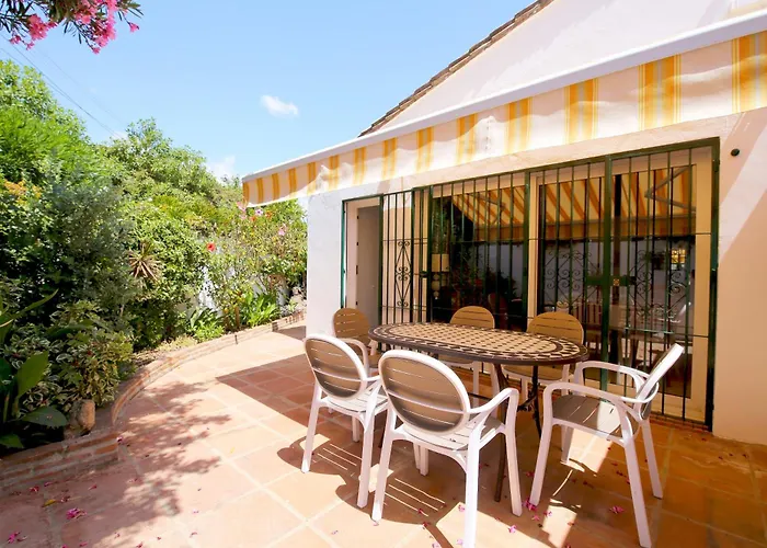 West Family Mostaza Estepona