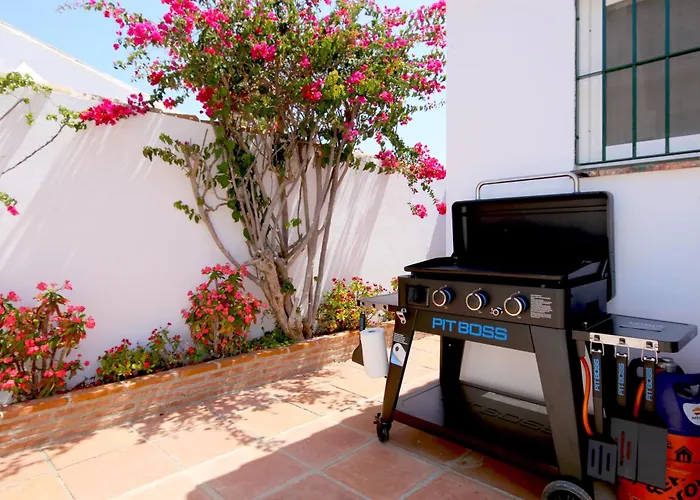 West Family Mostaza Villa Estepona