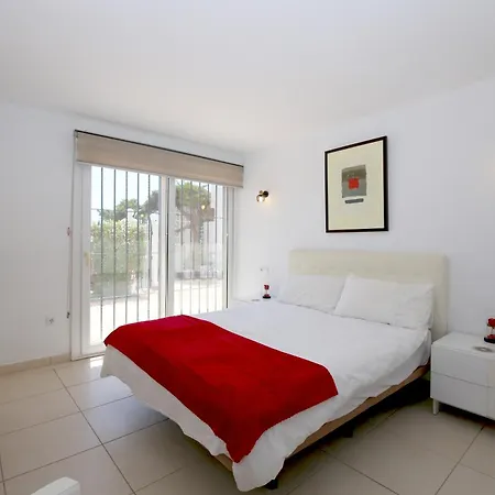 West Family Mostaza Villa Estepona