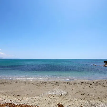 West Family Mostaza Villa *